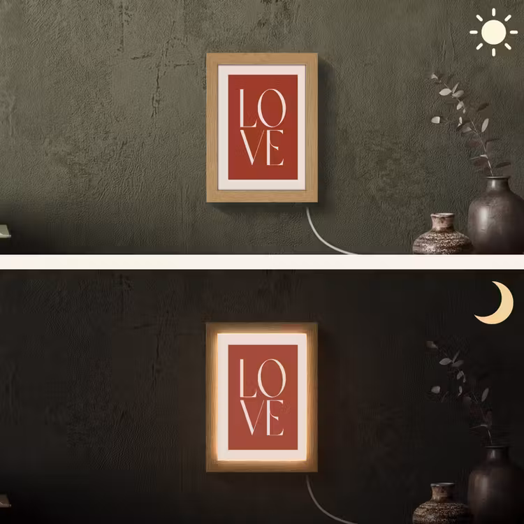 Love - Rood - Minimalistisch Light Box met kabel (Wandlamp) klein -sfeer3