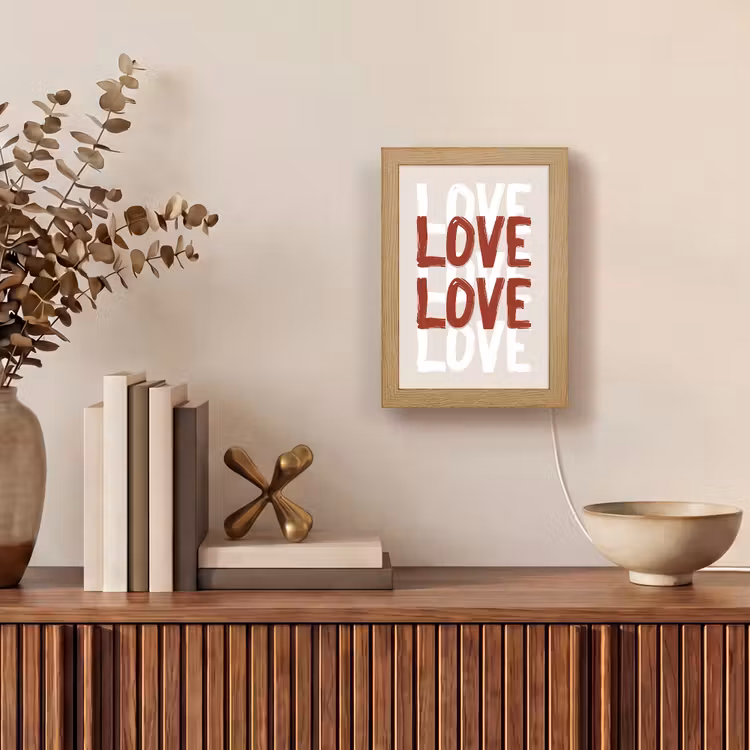 Love - Rood - Tekst Light Box met kabel (Wandlamp) klein -sfeer2