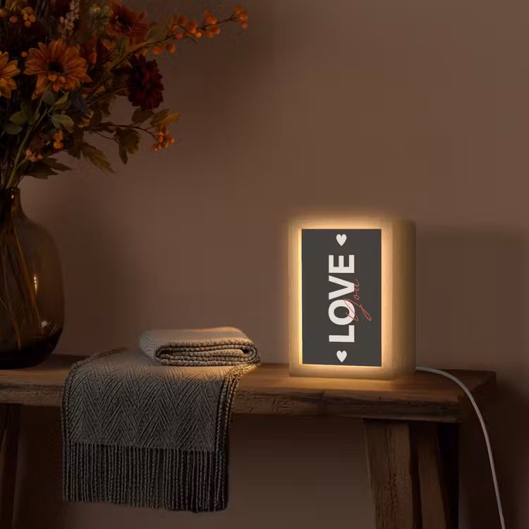 Love - Rood - Valentijn Light Box met kabel (Wandlamp) klein -sfeer4