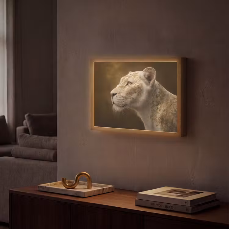 Leeuwin - Bloemen - Wit - Goud Light Box met batterij (Wandlamp) middel -sfeer1