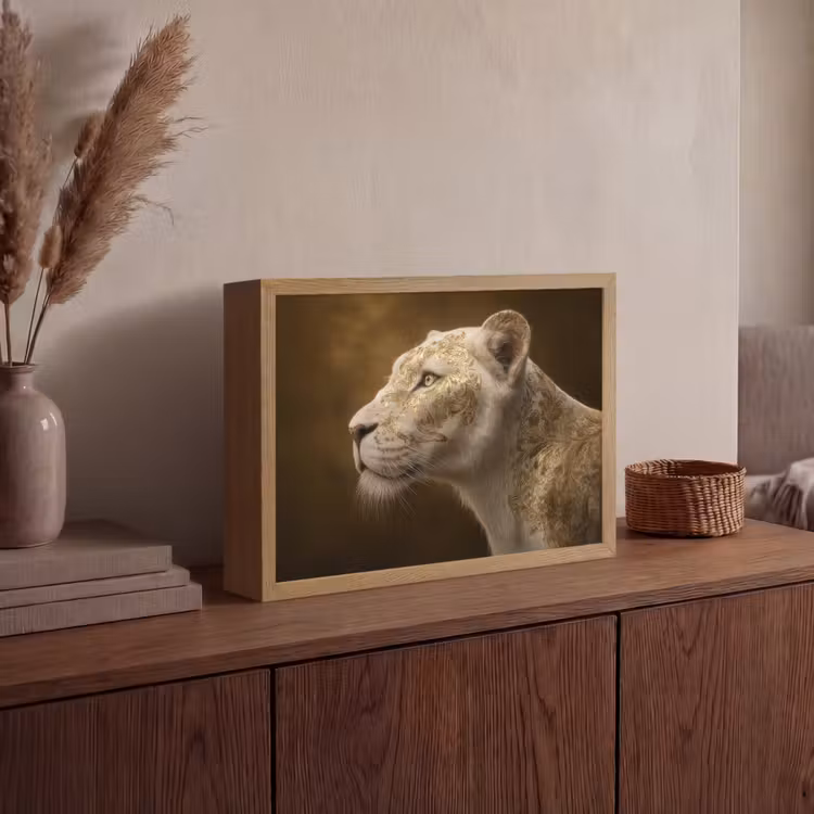 Leeuwin - Bloemen - Wit - Goud Light Box met batterij (Wandlamp) middel -sfeer2