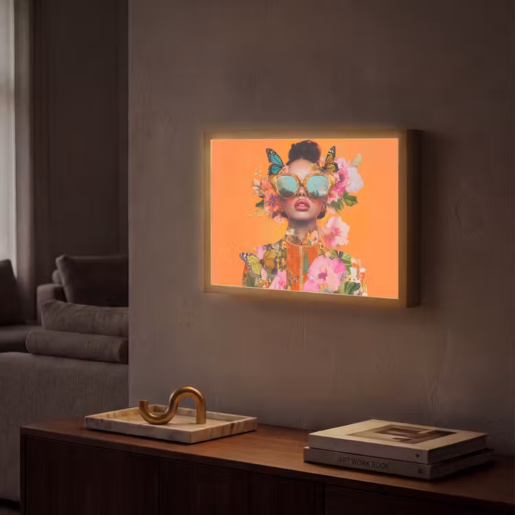 Vlinders - Vrouw - Zonnebril - Kleurrijk Light Box met batterij (Wandlamp) middel -sfeer1