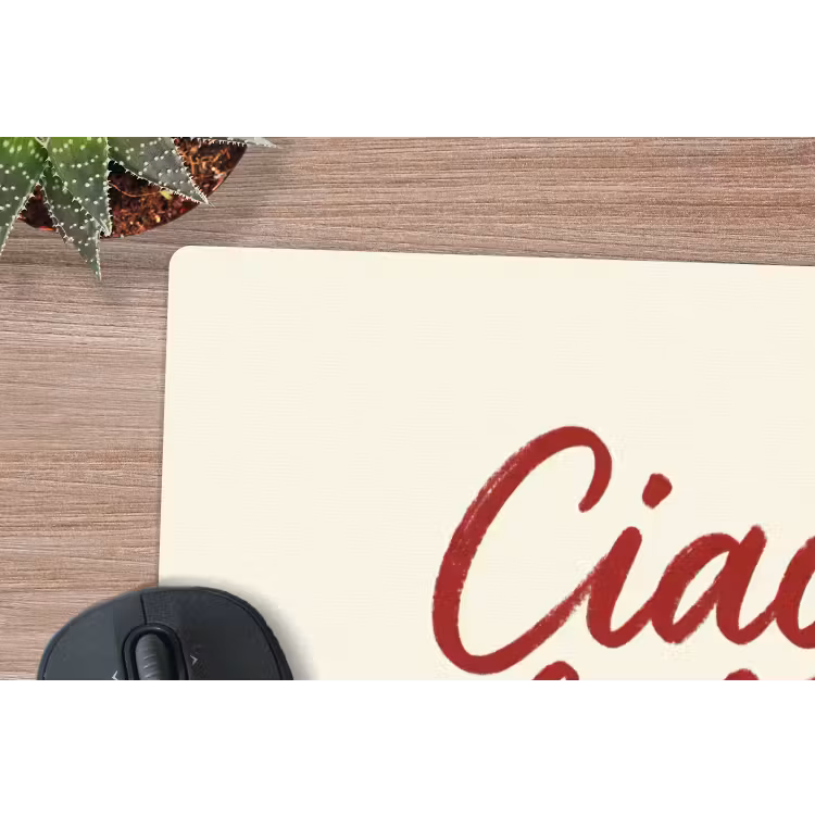 Ciao bella - Rood - Wit - Minimalistisch muismat rubber klein -closeup