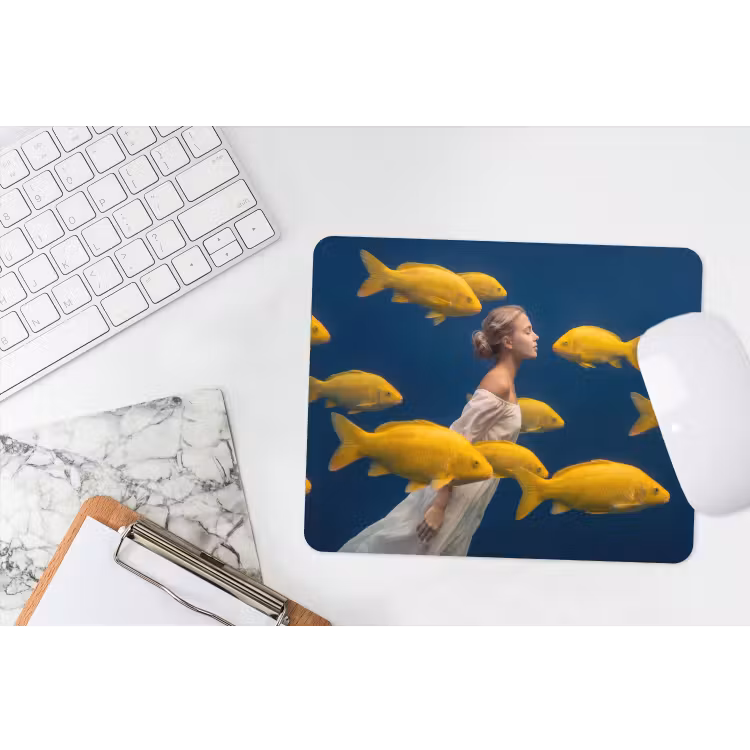 Vrouw - Vis - Water - Natuur - Geel muismat rubber klein -witbureau