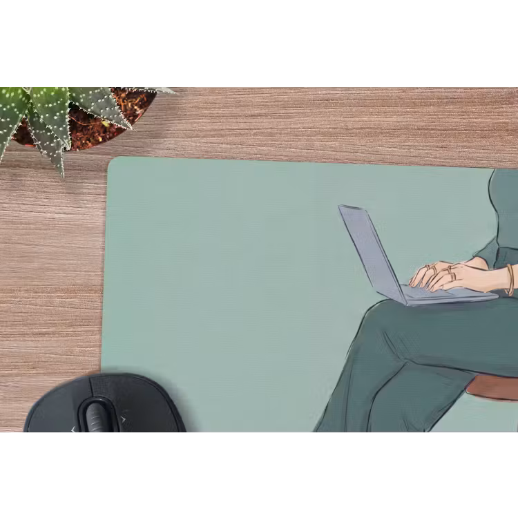 Vrouw - Laptop - Zittend - Illustratie - Groen muismat rubber klein -closeup