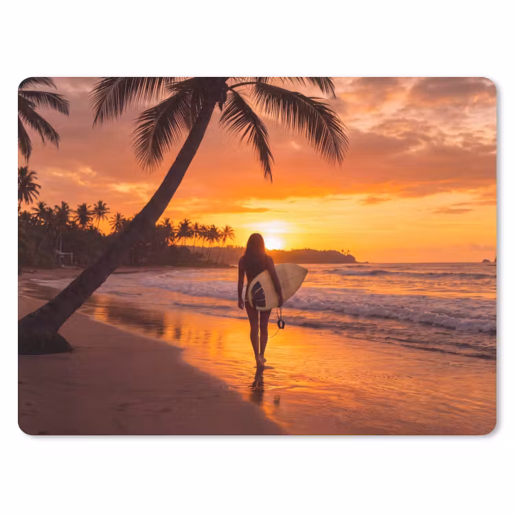 Vrouw - Surfplank - Strand - Zonsondergang - Oranje muismat rubber klein -3d