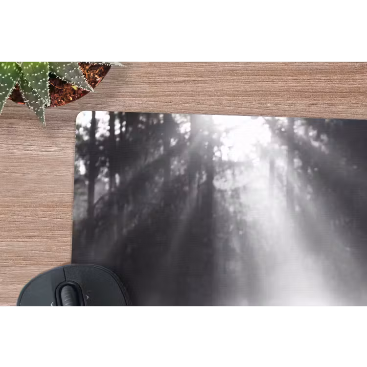 Hert - Bos - Zonnestralen - Zwart-wit - Natuur muismat rubber klein -closeup