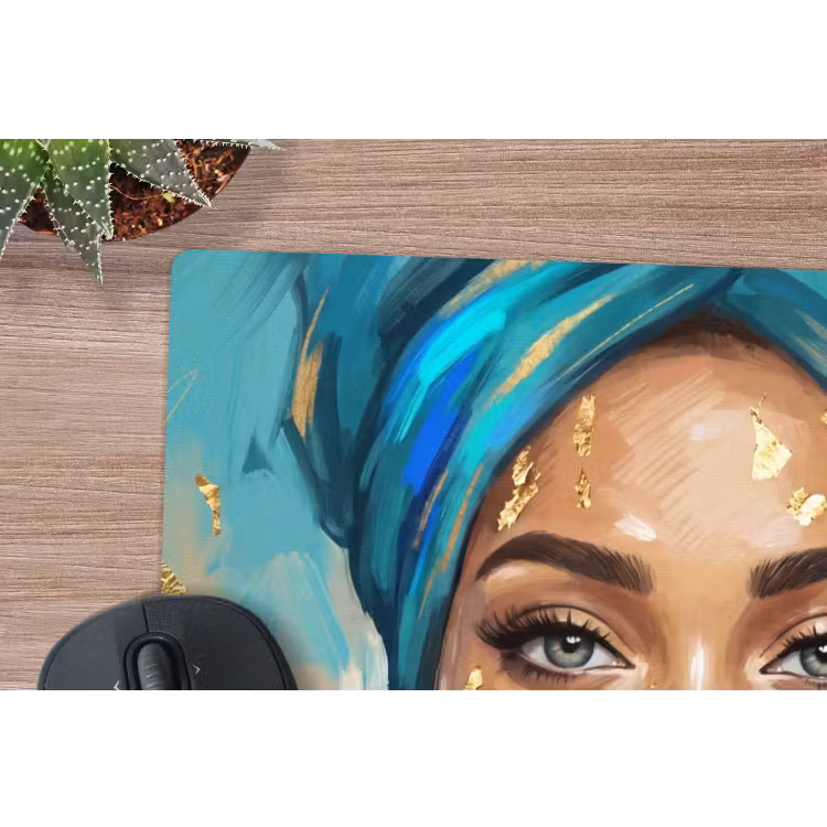 Portret - Vrouw - Schilderij - Blauw - Goud - Expressief muismat rubber klein -closeup