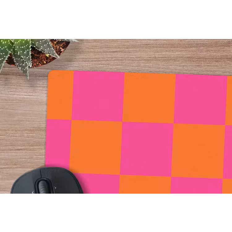 Schaakbord print - Oranje - Roze - Blokjes muismat rubber klein -closeup