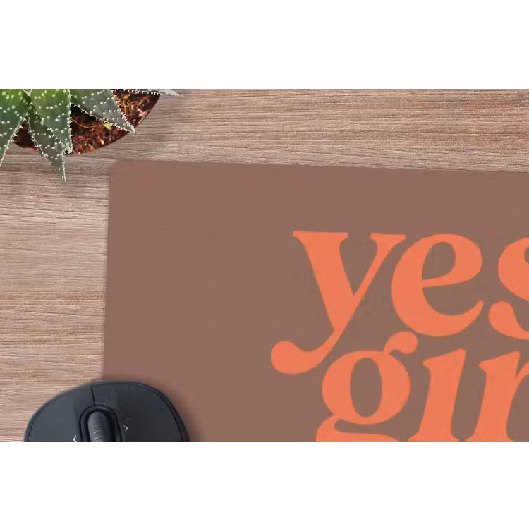 Yes girl you can - Oranje - Bruin muismat rubber klein -closeup