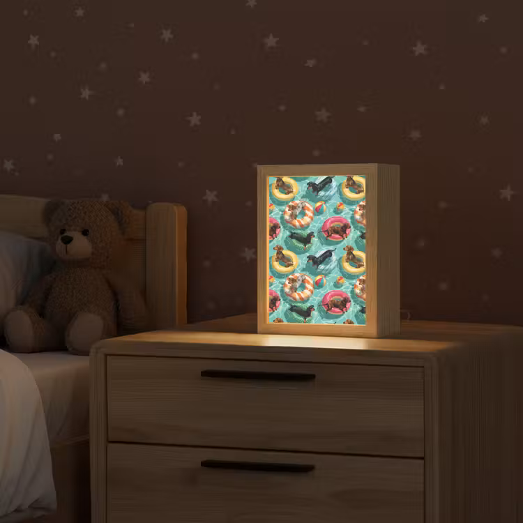 Teckels - Zwembad - Kleurrijk Light Box met kabel (Kinderlampje) klein 904 -sfeer1_kind