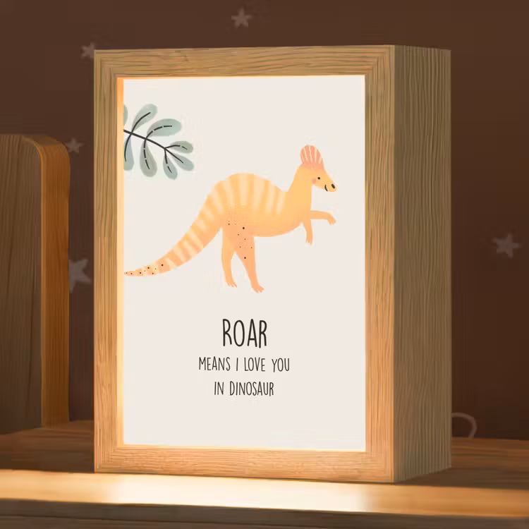 Kinderen - Dino - Beige - Quote - Roar, I love you Light Box met kabel klein -zzz_3d_website