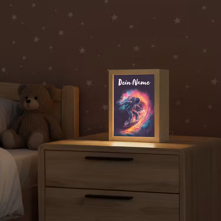 Astronaut - Ruimte - Surfen - Kleurrijk Light Box met kabel (Kinderlampje) klein -sfeer1_kind