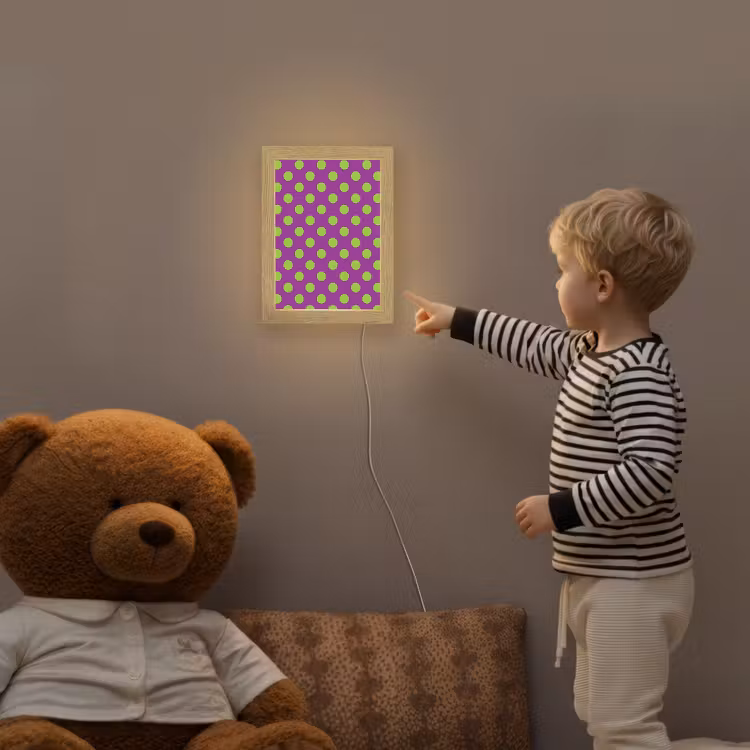 Stippen - Klassiek - Groen Light Box met kabel (Kinderlampje) klein 904 -sfeer4a_kind