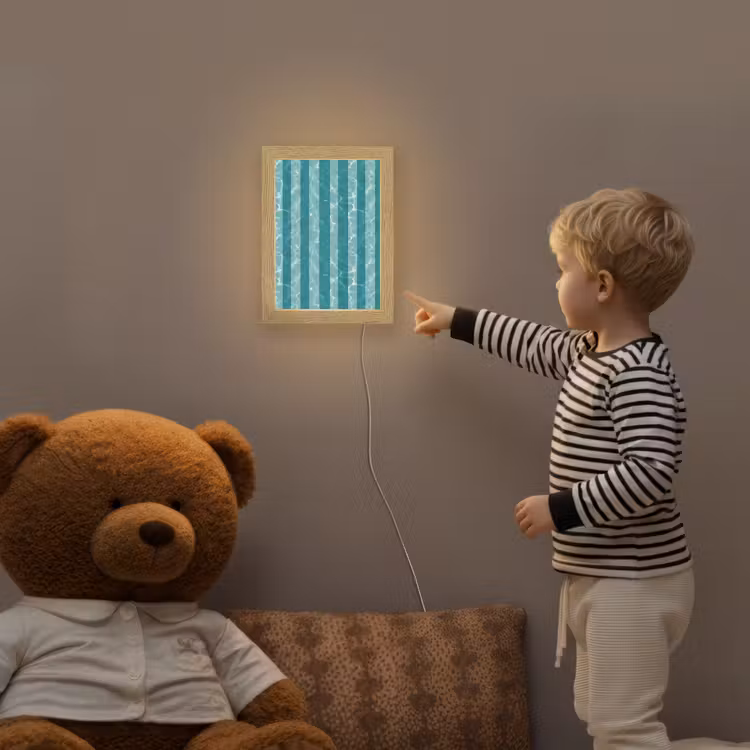 Zwembad - Strepen - Groen Light Box met kabel (Kinderlampje) klein 904 -sfeer4a_kind