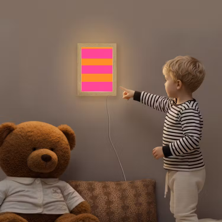 Strepen - Horizontaal - Roze Light Box met kabel (Kinderlampje) klein 904 -sfeer4a_kind