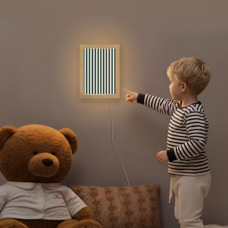 Strepen - Klassiek - Groen Light Box met kabel (Kinderlampje) klein 904 -sfeer4a_kind