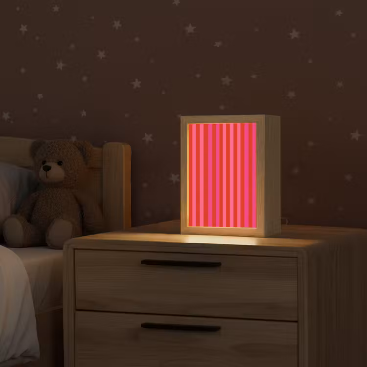Verticaal - Strepen - Roze Light Box met kabel (Kinderlampje) klein 904 -sfeer1_kind