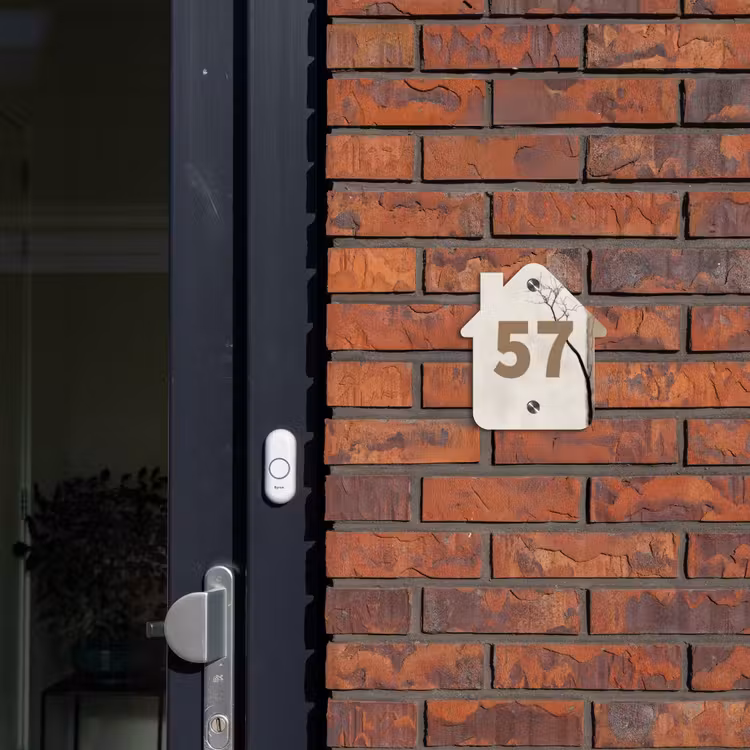 Boomsilhouet beige achtergrond - Traditioneel Naambord Huisje klein -sfeer2