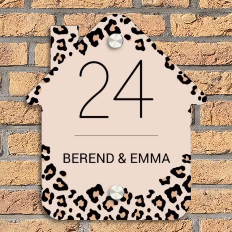 Beige luipaardprint - Klassiek Naambord Huisje klein -sfeer5