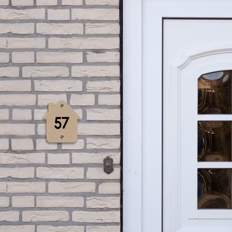 Beige met stippen - Traditioneel Naambord Huisje klein -sfeer1