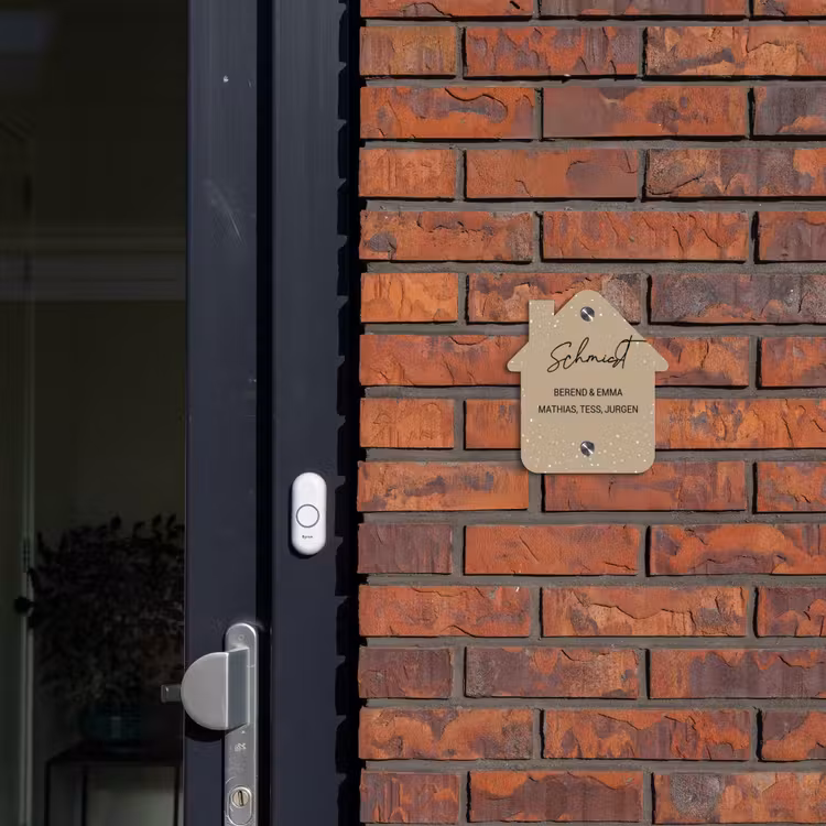Beige met stippen - Sierlijk Naambord Huisje klein -sfeer2