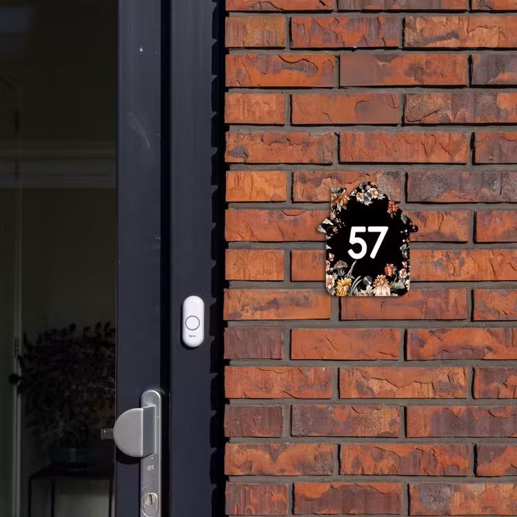 Bloemen - Zwart - Traditioneel Naambord Huisje klein -sfeer2
