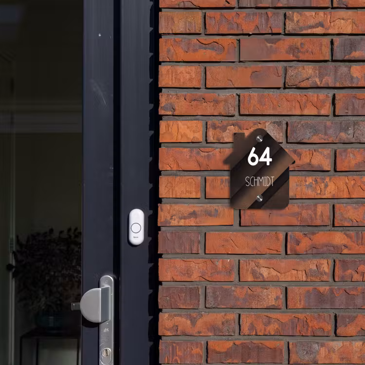 Bruine diagonale banen - Modern Naambord Huisje klein -sfeer2