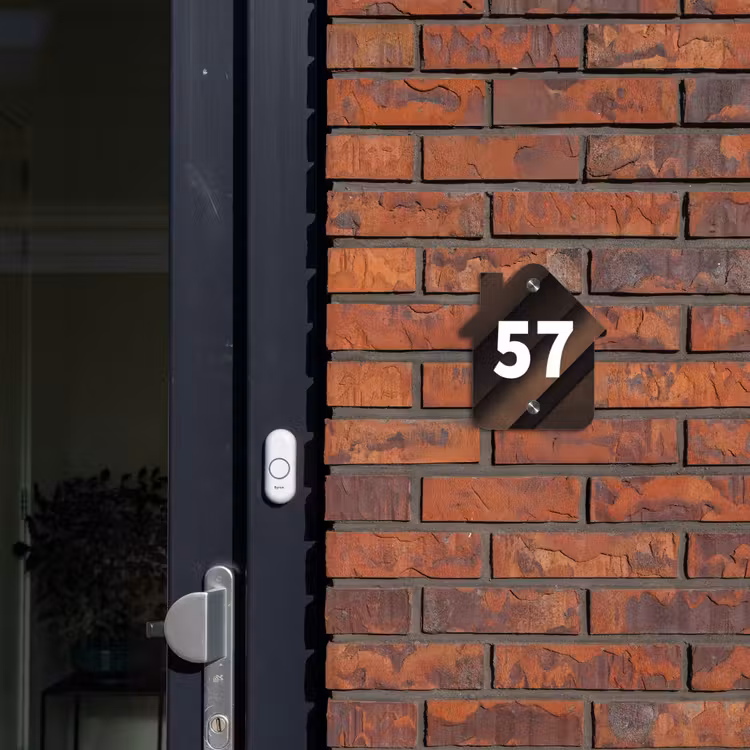 Bruine diagonale banen - Traditioneel Naambord Huisje klein -sfeer2