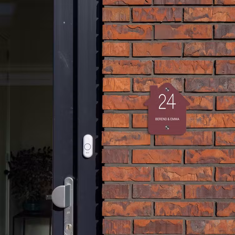 Bordeauxrood - Klassiek Naambord Huisje klein -sfeer2