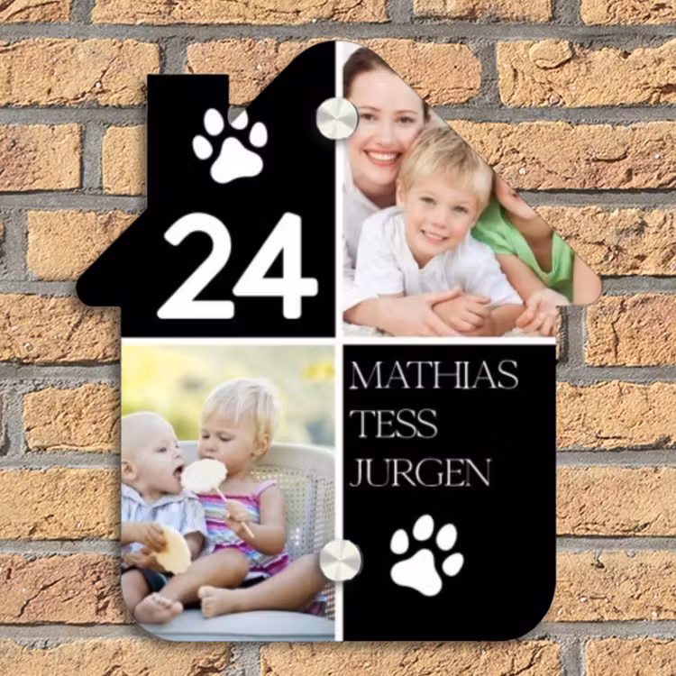 Familieportret met pootafdrukken zwart - Klassiek Naambord Huisje klein -sfeer5