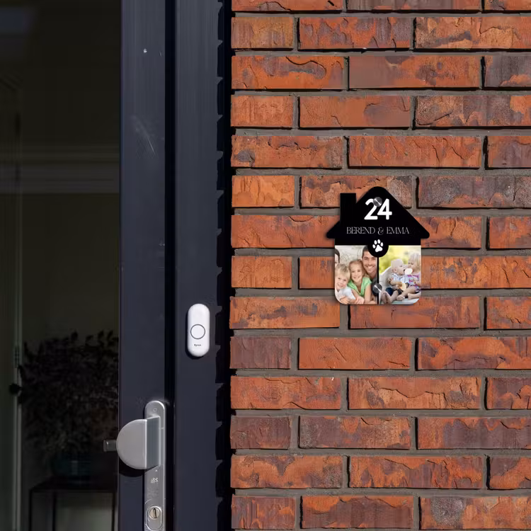 Gezinsportret zwart - Klassiek Naambord Huisje klein -sfeer2