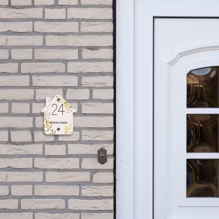Gele bloemen - Klassiek Naambord Huisje klein -sfeer1