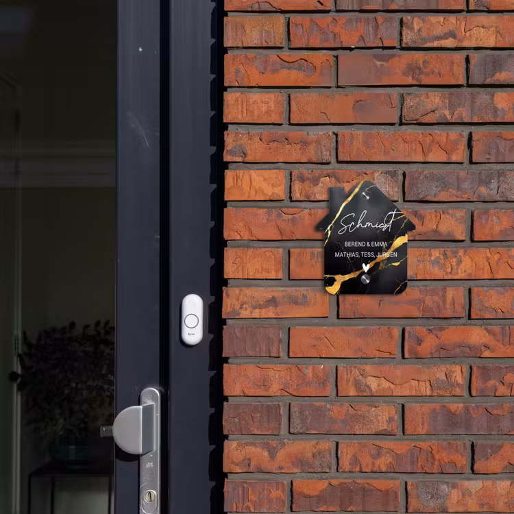 Goud zwart marmer - Sierlijk Naambord Huisje klein -sfeer2