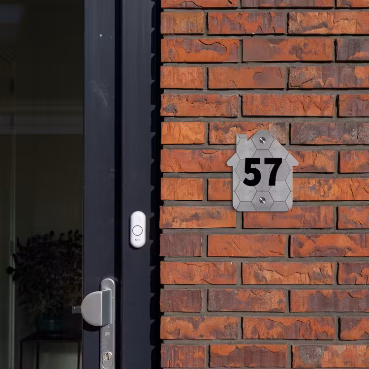 Grijze tegels - Traditioneel Naambord Huisje klein -sfeer2