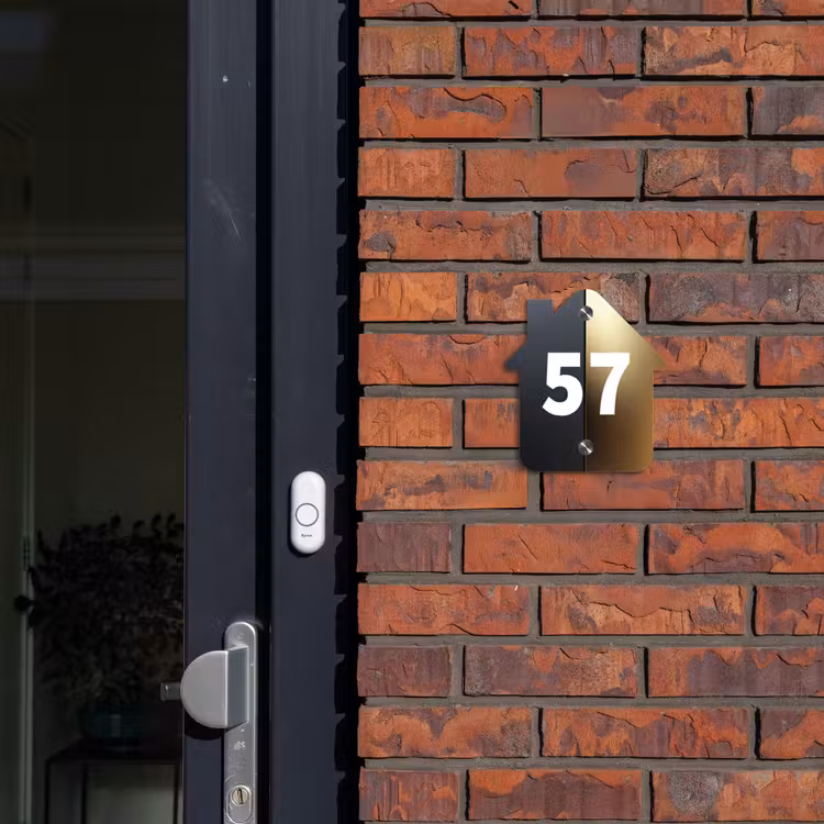 Half goud zwart - Traditioneel Naambord Huisje klein -sfeer2