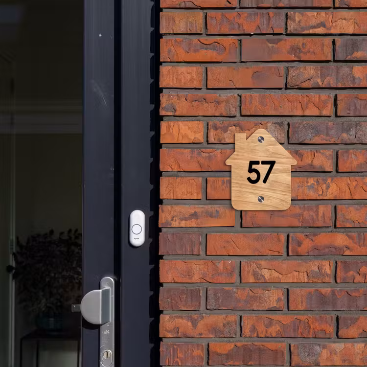 Licht hout - Traditioneel Naambord Huisje klein -sfeer2