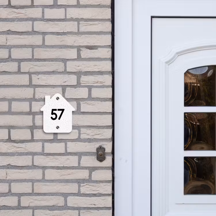 Lichtgrijs luipaard - Traditioneel Naambord Huisje klein -sfeer1