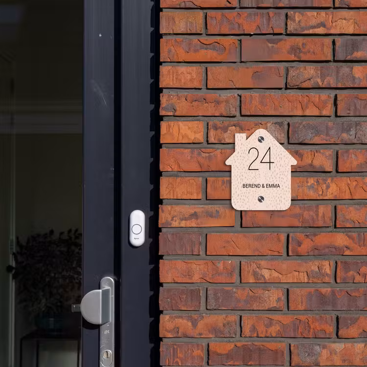 Lichtroze met stippen - Klassiek Naambord Huisje klein -sfeer2