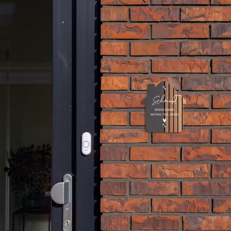 Hout en antraciet - Sierlijk Naambord Huisje klein -sfeer2