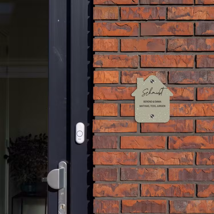 Olijfgroen met stippen - Sierlijk Naambord Huisje klein -sfeer2