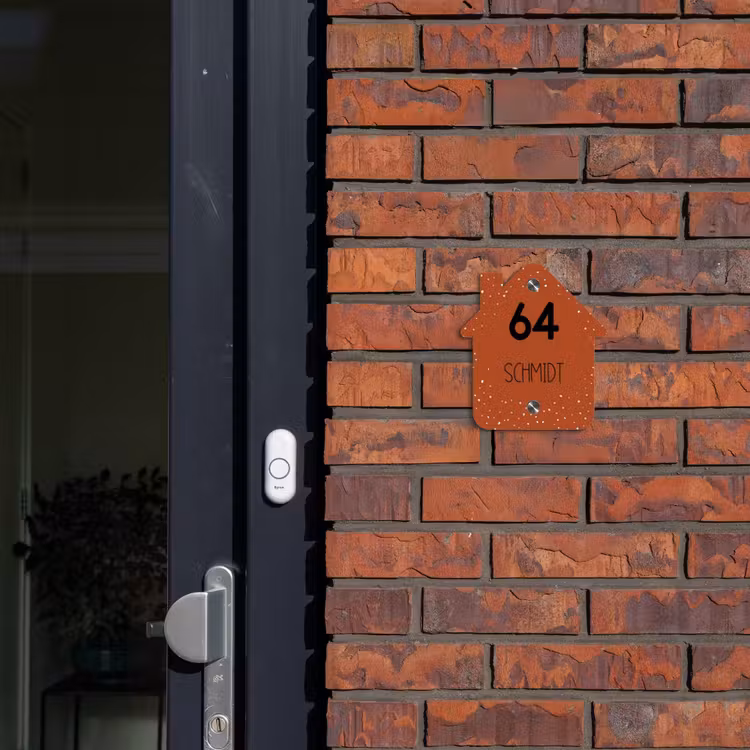 Roestbruin met stippen - Modern Naambord Huisje klein -sfeer2