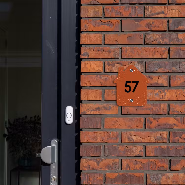 Roestbruin met stippen - Traditioneel Naambord Huisje klein -sfeer2