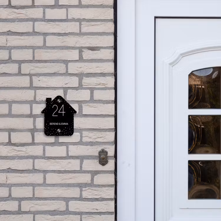 Zwart met stippen - Klassiek Naambord Huisje klein -sfeer1