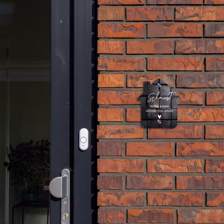 Zwarte houtblokken - Sierlijk Naambord Huisje klein -sfeer2