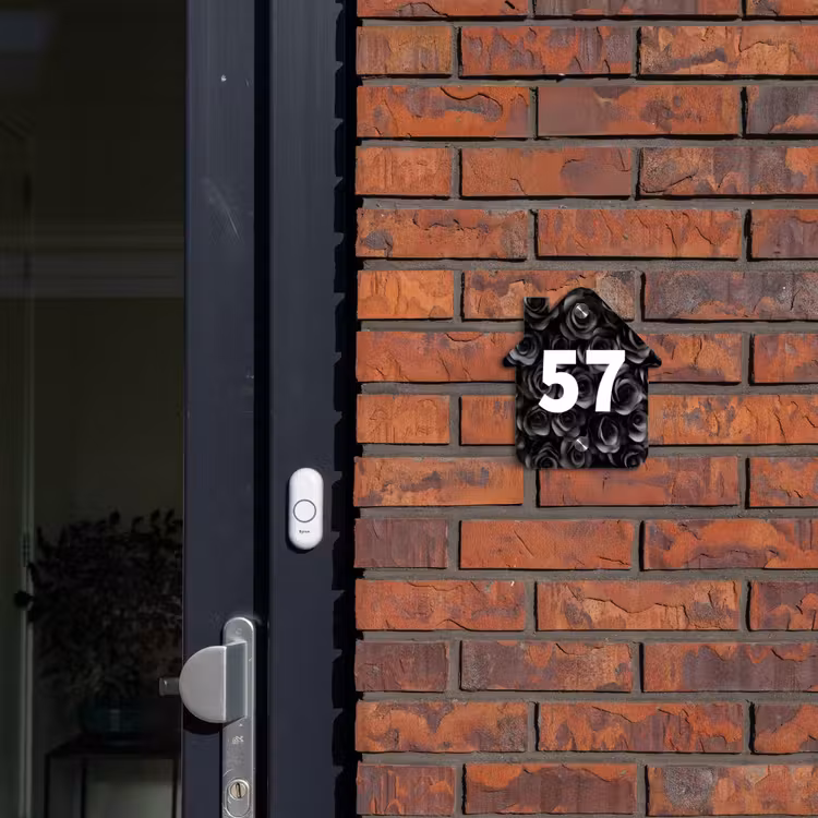 Zwarte rozen - Traditioneel Naambord Huisje klein -sfeer2