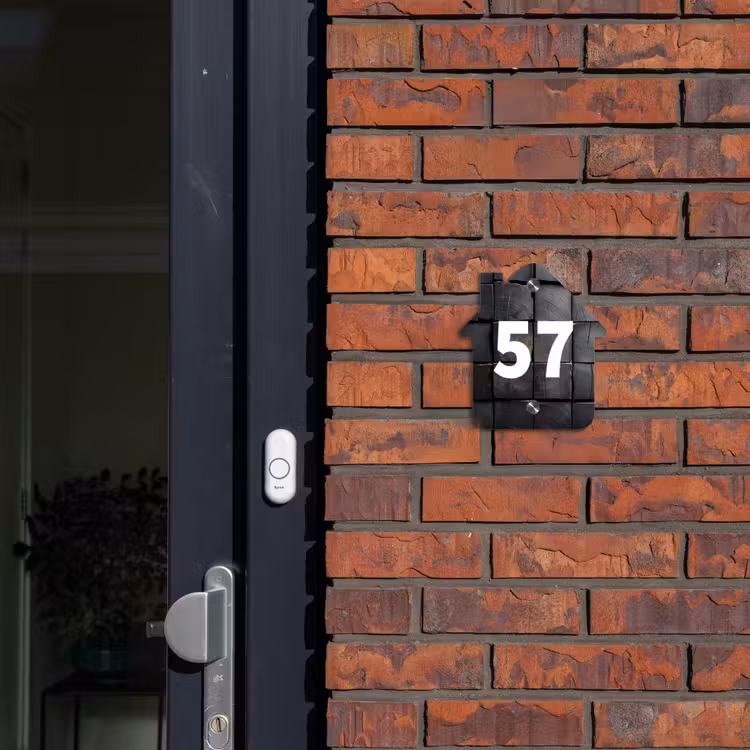 Zwarte houtblokken - Traditioneel Naambord Huisje klein -sfeer2