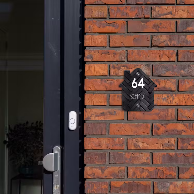 Zwarte stenen - Modern Naambord Huisje klein -sfeer2