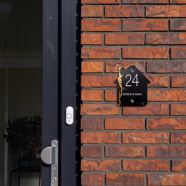 Zwart goud structuur - Klassiek Naambord Huisje klein -sfeer2