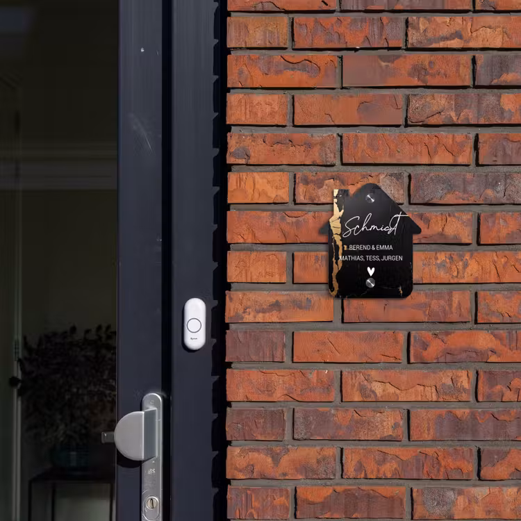 Zwart goud structuur - Sierlijk Naambord Huisje klein -sfeer2
